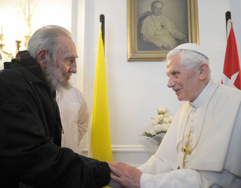 El papa Benedicto XVI, en su visita a Cuba, se reunió en La Habana con Fidel Castro.