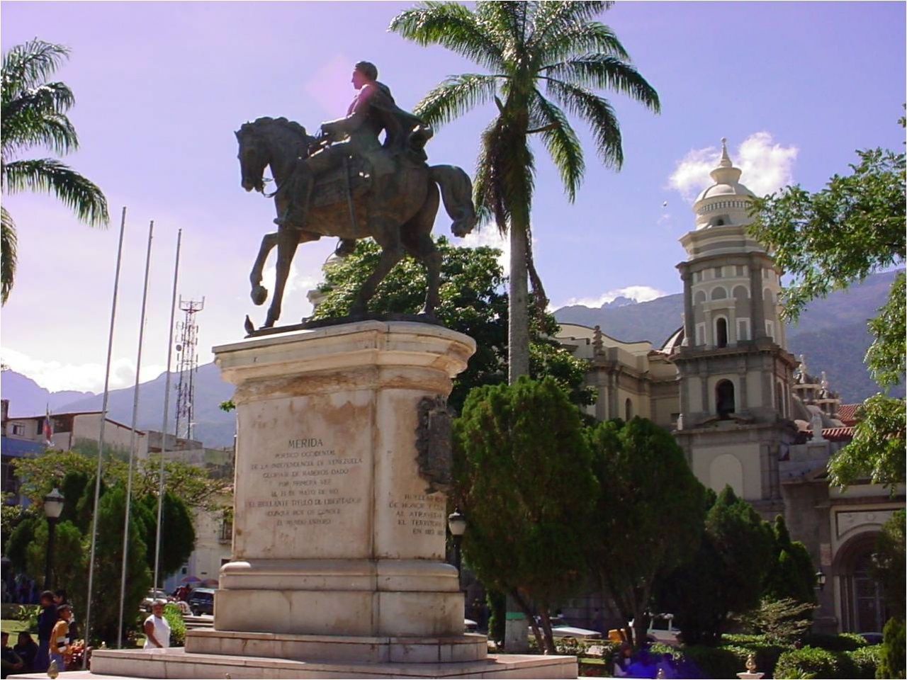 Plaza Bolívar emblemático sitio de interés turístico en Caracas