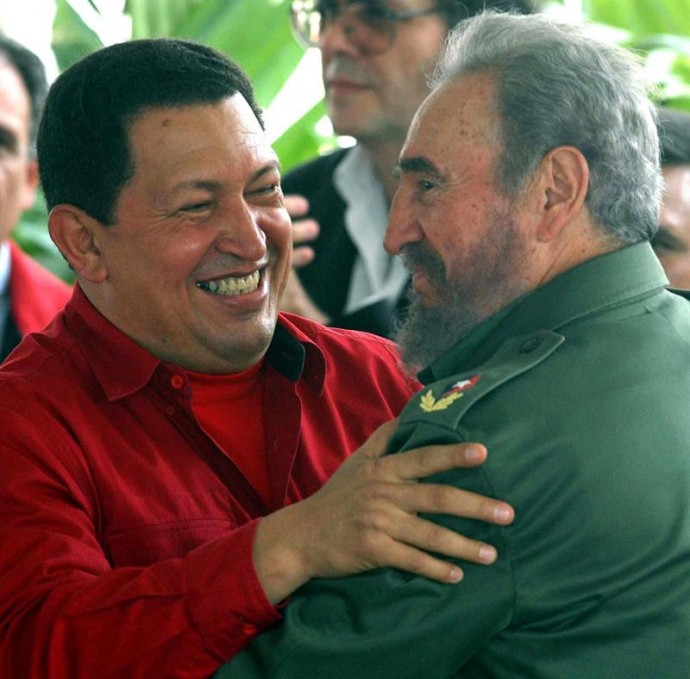 El presidente de Venezuela, Hugo Chávez, junto al líder venezolano Fidel Castro Foto: Efe/Alejandro Ernesto