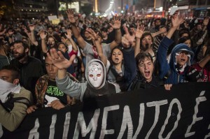 Violentas-manifestaciones-en-Brasil-por-alza-del-precio-del-transporte