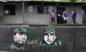 Mural alusivo al sexto frente de la guerrilla de las FARC en el municipio de Toribio, Departamento del Cauca (Colombia)