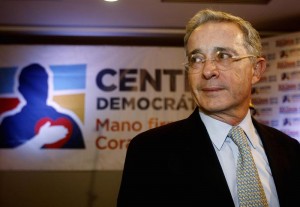 El ex presidente Alvaro Uribe , no estuvo ajeno a los escándalos