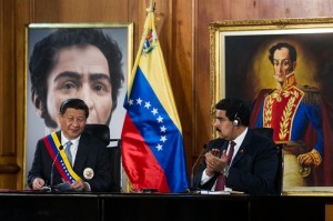 Nicolás Maduro y  Xi Jinping  después de una reunión en el Palacio de Miraflores en la ciudad de Caracas 
