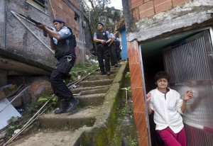 Agentes apostados en la favela  Rocinha. Foto. S. IZQUIERDO