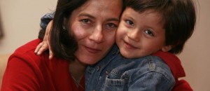 Imagen actual de Clara Rojas con su hijo Emmanuel 