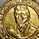 Moneda de chocolate con la cara del Presidente Evo Morales