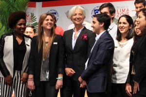 La directora gerente del Fondo Monetario Internacional, Christine Lagarde, participó en un diálogo con jóvenes emprendedores de Perú y América Latina