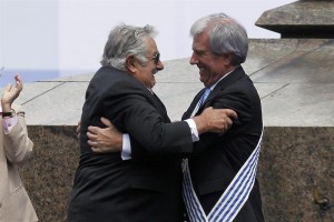 Tabaré y Mujica en la toma de posesión de actual presidente