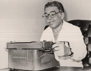 Gabriel García Márquez con su "Smith-Corona" en la que escribió "Cien años de soledad"