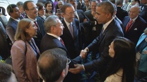 Raúl Castro y Barak Obama en la VII Cumbre de las Américas de Panamá