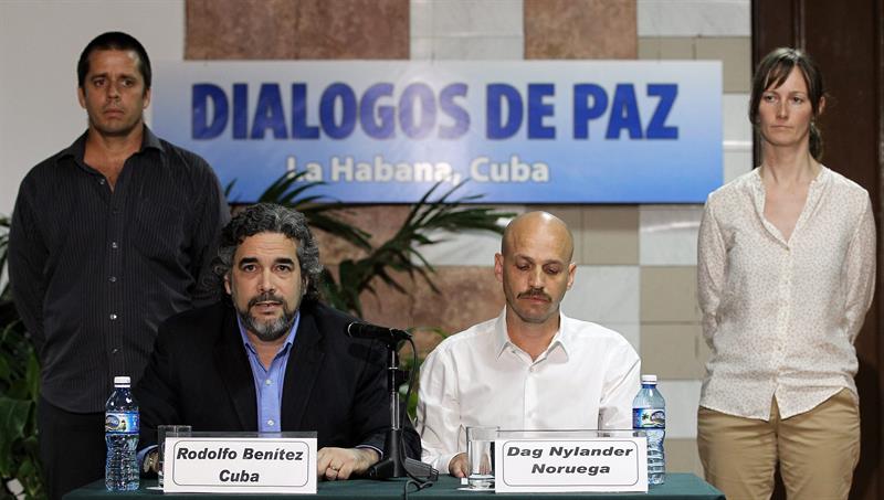 Rodolfo Benítez, de Cuba y Dag Nylander,  de Noruega, representantes de los países garantes del proceso de paz colombiano