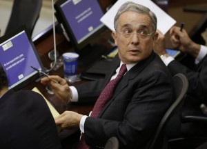 El ex presidente Uribe, durante la votación