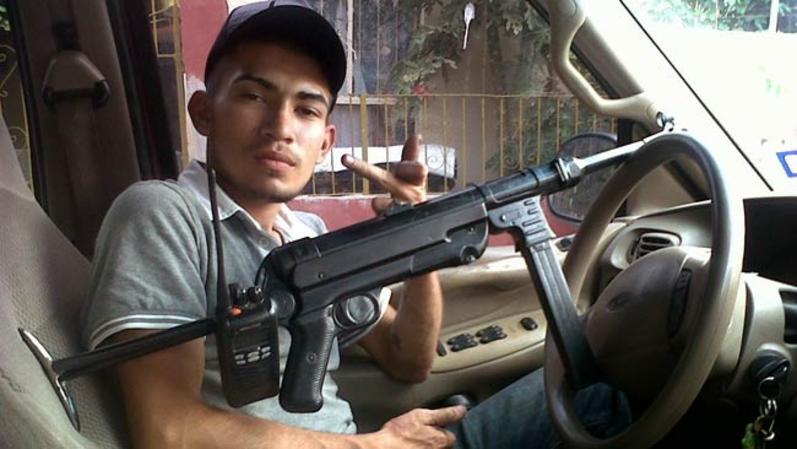 Foto de sicario difundida en México por el Blog del Narco