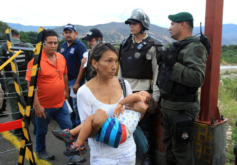 Maduro desata el mayor éxodo de familias de colombianos 