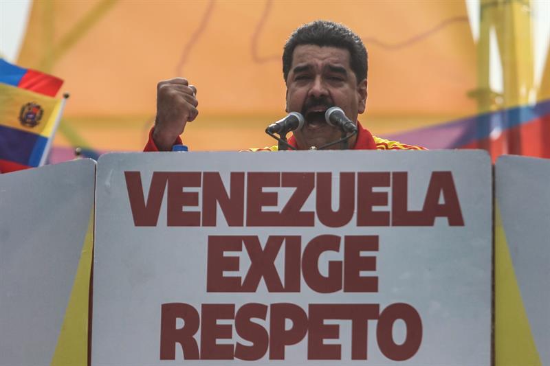 En una nueva interpretación del drama, el presidente de Venezuela pide respeto. Foto Efe