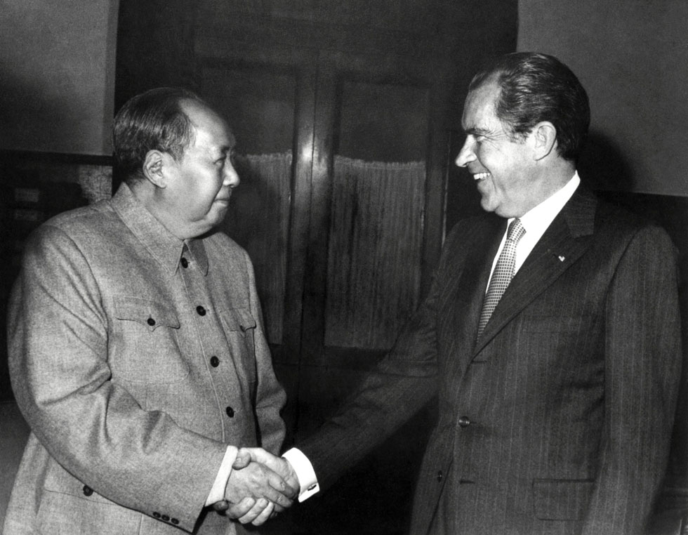 Richard Nixon y Mao   en un encuentro histórico