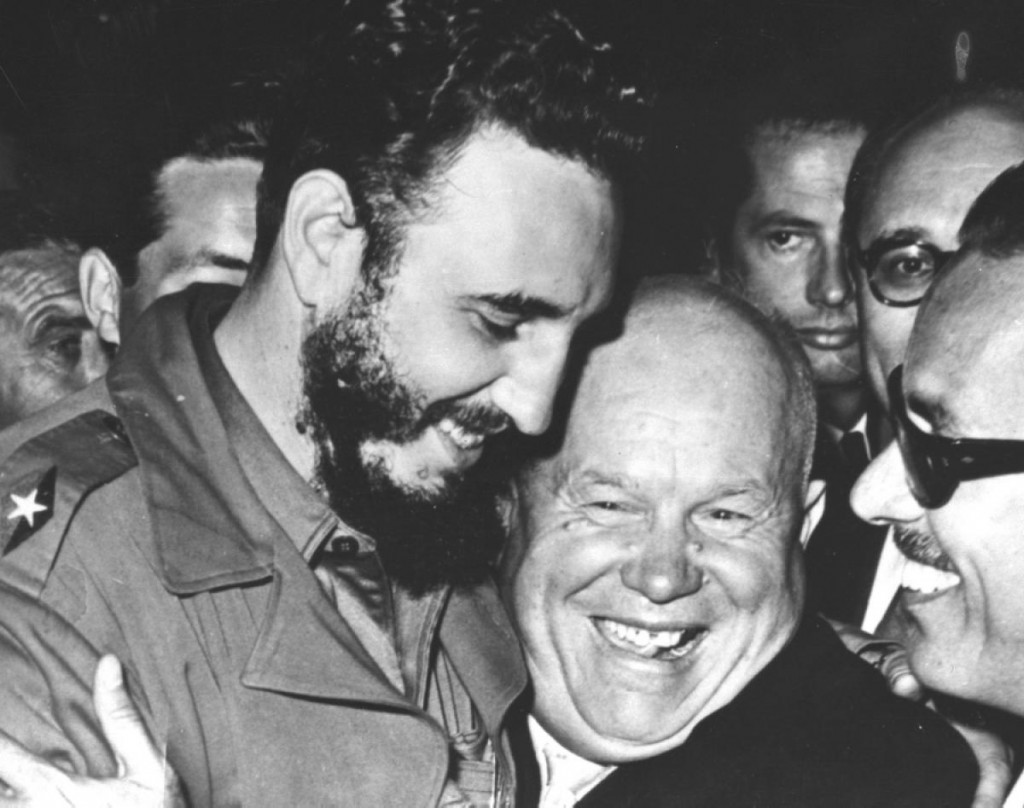 El abrazo entre Fidel  Castro y Nikita Krushchev de 1960