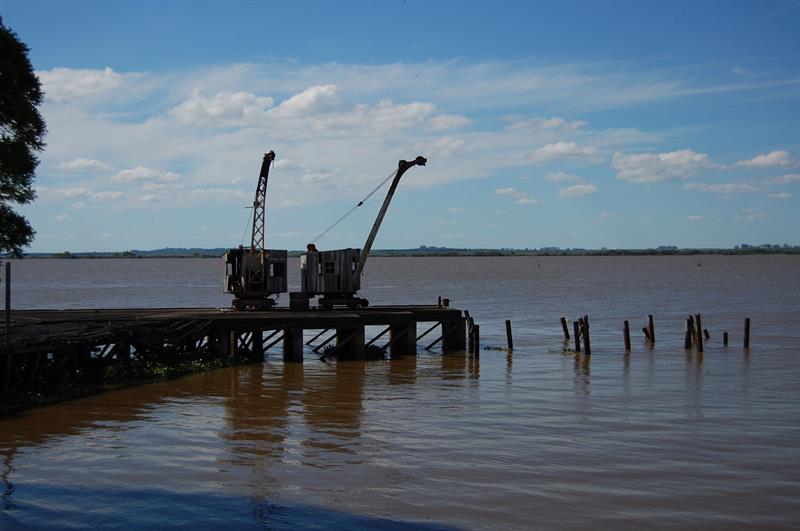 Muelles sobre el Río Uruguay del Frigorífico Anglo en Fray Bentos (Uruguay). Efe