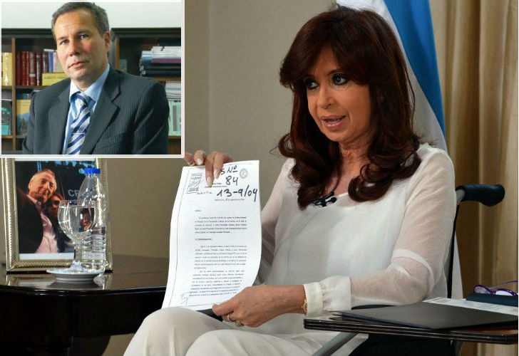 De arriba abajo y de izquierda a derecha, Alberto Nisman, fotografía de Néstor Kirchner y Cristina Fernández en silla de ruedas tras la muerte del fiscal