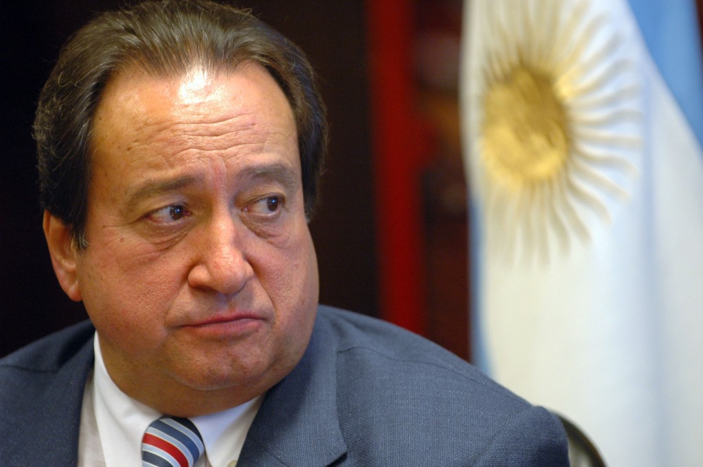 zzzznacp2 NOTICIAS ARGENTINAS BAIRES, MARZO 9: (ARCHIVO) El exjuez del Juicio a las Juntas Militares León Arslanian, uno de los redactores del anteproyecto de Código Penal, se quejó de las críticas que el líder del Frente Renovador, Sergio Massa, formuló contra la iniciativa y señaló que el diputado nacional quiere "obtener votos a cualquier precio". Foto NA: JUAN VARGASzzzz